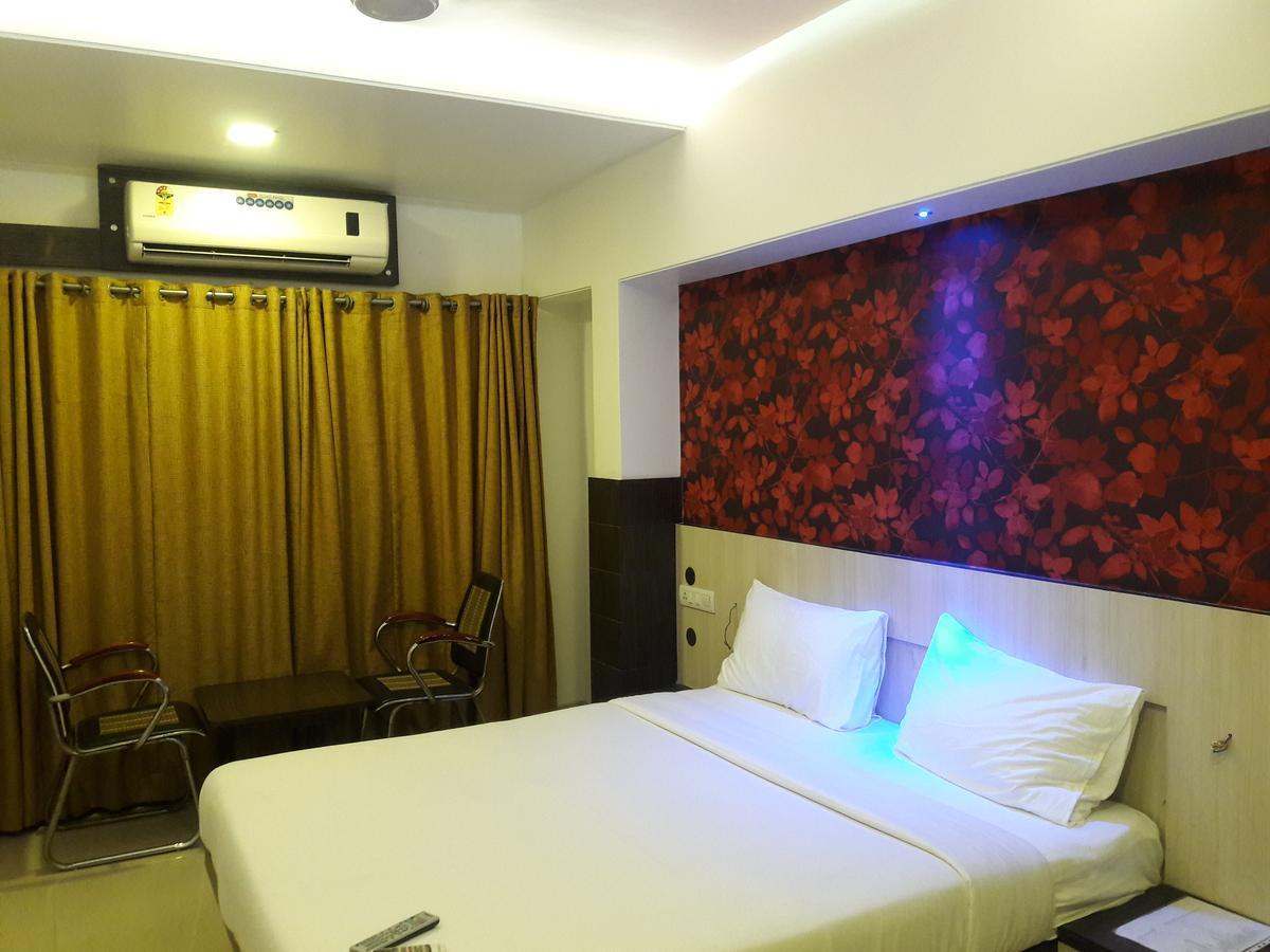 Hotel Naivedya Аурангабад Екстериор снимка