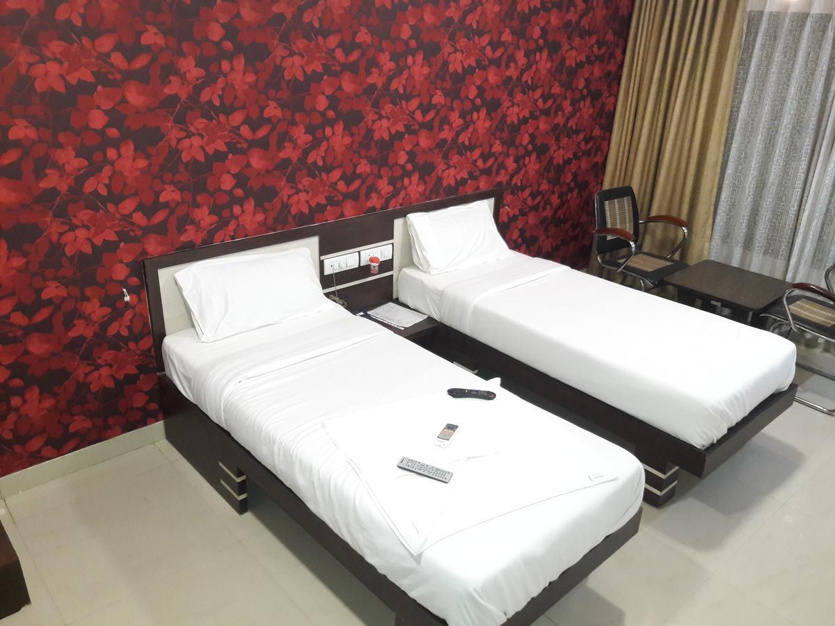 Hotel Naivedya Аурангабад Екстериор снимка